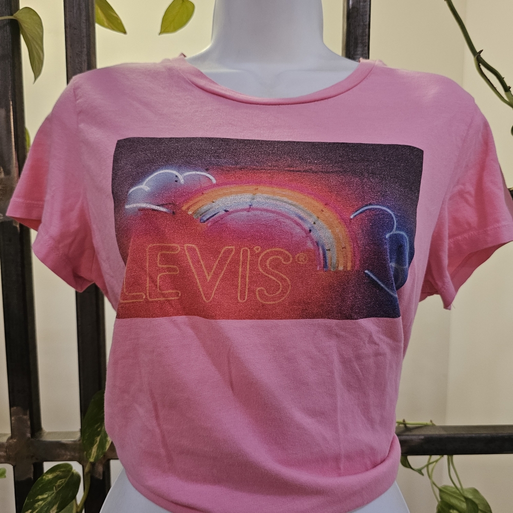 Levi's Pink Graphic T-Shirt